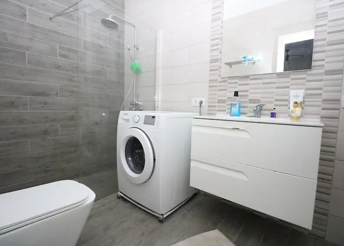 Modern One Bedroom Flat In Yucca Park *